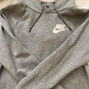 grey nike sweatshirt